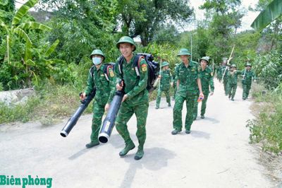 Những người lính Biên phòng trên tuyến đầu chống 'giặc lửa'
