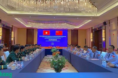Bộ đội Biên phòng tỉnh Tuyên Quang hội đàm nghiệp vụ với lực lượng Quản lý biên giới Văn Sơn, Trung Quốc