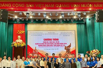 Tuổi trẻ Bộ Tư pháp tri ân người có công với cách mạng tại xã Văn Giang, tỉnh Hưng Yên