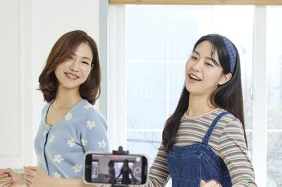 Người trẻ Hàn Quốc thích ở với mẹ hơn yêu đương