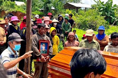 Truy tặng bằng khen của Chủ tịch UBND tỉnh Gia Lai cho chiến sĩ quên mình cứu hai người