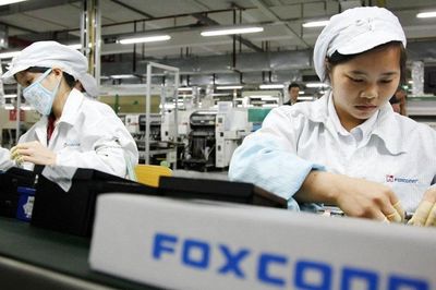 Thưởng nghìn USD hút công nhân, Foxconn dồn lực cho iPhone 18 Pro