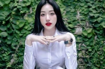 Á hậu Bùi Thị Mỹ Duyên có gì trong tay ở tuổi 25?