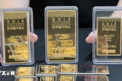Giá vàng thế giới giảm 2% trước lo ngại về áp lực tăng lãi suất