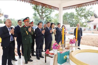 79 năm Ngày Thương binh-Liệt sĩ: Tri ân các anh hùng liệt sĩ tại Lào