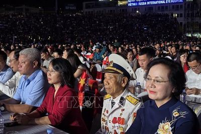 Phó Thủ tướng Phạm Thị Thanh Trà dự chương trình nghệ thuật đặc biệt 'Mãi mãi tuổi 20'