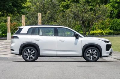 Xe gầm cao hạng C động cơ tăng áp, trang bị ấn tượng, giá hơn 340 triệu đồng