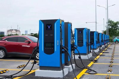 Ban hành quy chuẩn trạm sạc xe điện trước tháng 10