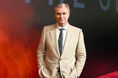 Christopher Nolan cấm tuyệt đối một món đồ trên phim trường, nữ diễn viên Anne Hathaway từng bị nhắc nhở
