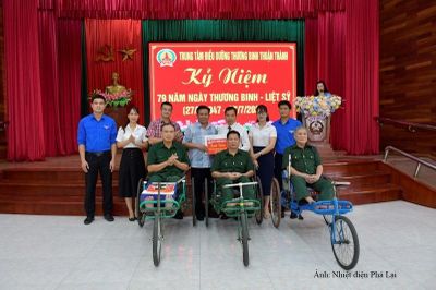 Nhiệt điện Phả Lại thăm, tặng quà thương binh và Mẹ Việt Nam Anh hùng