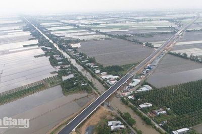 Cả nước giải ngân hơn 378.000 tỷ đồng vốn đầu tư công, còn 37 địa phương dưới mức bình quân