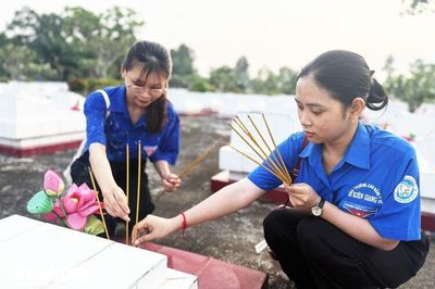 Thắp sáng ngọn lửa tri ân