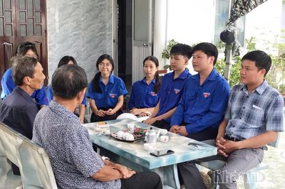 Đoàn xã Phước Hữu phối hợp thăm, tặng quà hội viên cựu chiến binh có hoàn cảnh khó khăn