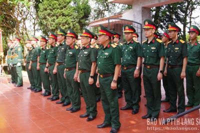 Bộ Chỉ huy Quân sự tỉnh dâng hương, dâng hoa tri ân các anh hùng liệt sĩ