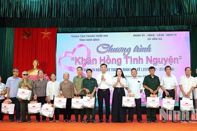 Chương trình 'Khăn hồng tình nguyện' năm 2026