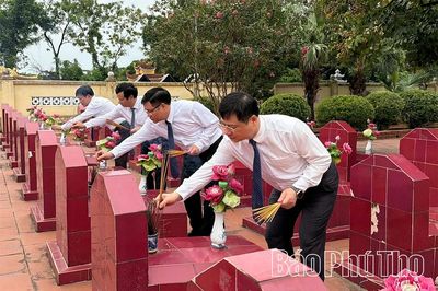 Phường Nông Trang dâng hương tưởng niệm các Anh hùng liệt sĩ