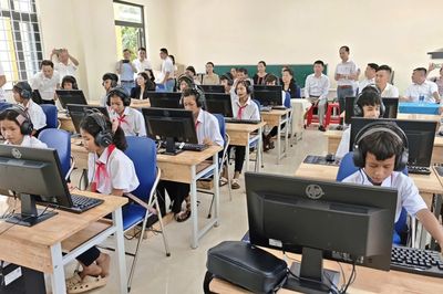 Trao tặng phòng thiết bị công nghệ cho Trường phổ thông Dân tộc bán trú THCS Pa Nang