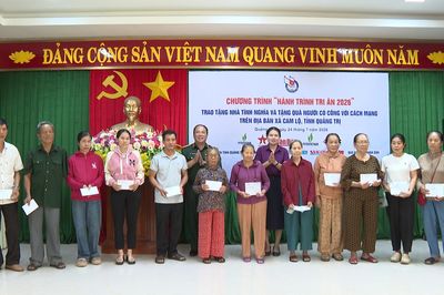Hội Nhà báo Việt Nam tặng quà gia đình chính sách, người có công ở xã Cam Lộ