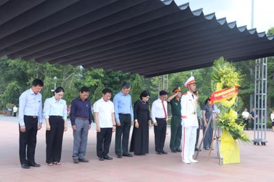 Lãnh đạo tỉnh tri ân anh hùng liệt sĩ tại Di tích quốc gia đặc biệt Thành Cổ Quảng Trị