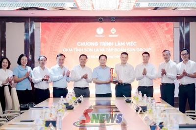 Các đồng chí lãnh đạo tỉnh Sơn La làm việc với Tập đoàn SunGroup