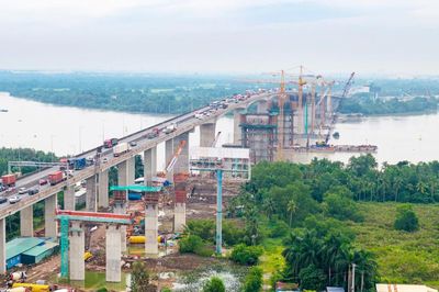 Sôi động công trường thi đua 180 ngày đêm hoàn thành mở rộng cao tốc TP.HCM - Long Thành