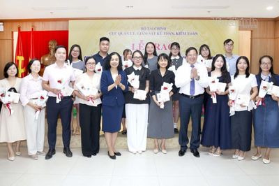 Bộ Tài chính tổ chức trao Chứng chỉ kế toán viên, kiểm toán viên kỳ thi năm 2025