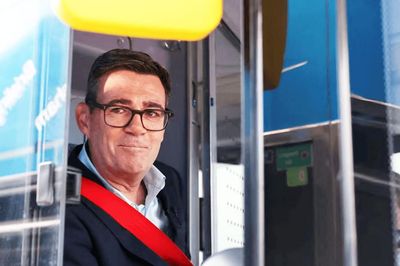 Tân Thủ tướng Burnham đưa Anh xích lại gần EU theo 'đường vòng'