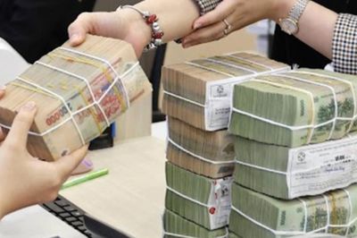 Cú sốc lãi suất, doanh nghiệp bất động sản xoay xở ra sao?
