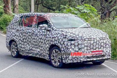 Toyota Innova Cross mới lộ diện rõ hơn, hứa hẹn ra mắt trong năm 2027