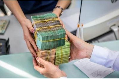 Vợ có được rút tiền trong sổ tiết kiệm đứng tên chồng?
