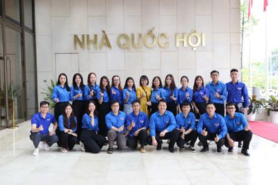 Đoàn viên, thanh niên tham quan Tòa nhà Quốc hội, tăng cường giáo dục truyền thống