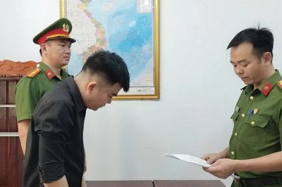 Chiếm đoạt gần 700 triệu đồng, một phó trưởng cửa hàng bị khởi tố