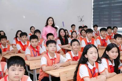 Hơn 11.000 cán bộ quản lý giáo dục sẽ làm giáo viên đứng lớp sau sắp xếp trường học