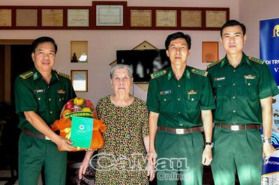 Ấm tình tri ân trên tuyến biên giới biển Cà Mau