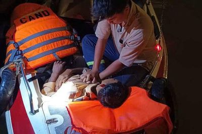 14 phút giành giật sự sống dưới cầu Hóa An, cứu người đàn ông quê Thanh Hóa nhảy cầu