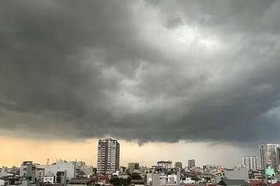 Hà Nội đề phòng dông lốc, miền núi Bắc Bộ nguy cơ lũ quét cao