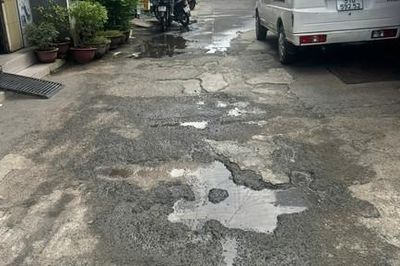 Đường Đô Đốc Lộc (phường Phú Thọ Hòa): Xuống cấp nhiều năm, cần sớm được cải tạo, nâng cấp