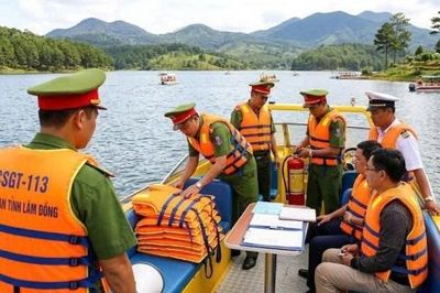 Siết chặt quản lý, bảo đảm an toàn giao thông đường thủy và hoạt động du lịch