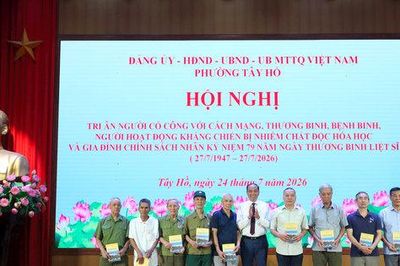 Phường Tây Hồ tri ân hơn 1.000 người có công, huy động trên 1 tỷ đồng Quỹ 'Đền ơn đáp nghĩa'