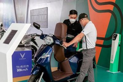 Các hãng xe máy điện giảm giá để chiếm thị phần