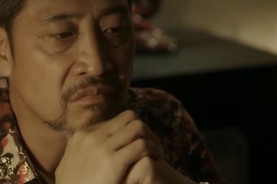 Trùm ma túy Lão Công (NSƯT Hồ Phong) chuẩn bị thực hiện chuyến hàng lớn