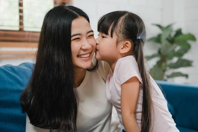 2 bà mẹ, 2 cách giáo dục, 25 năm sau tạo ra 2 số phận hoàn toàn trái ngược
