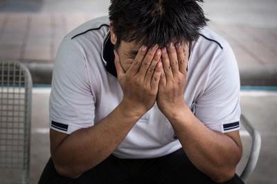 Bị lừa dối suốt nhiều năm, chồng chọn cách 'trả đũa' gây ngỡ ngàng trước cửa nhà bố mẹ vợ