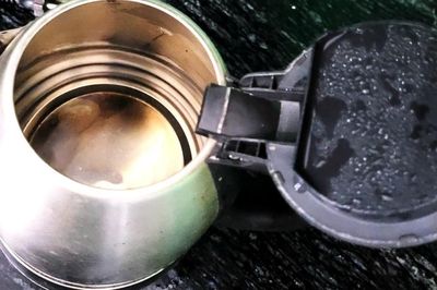 Mẹo nhỏ loại bỏ mảng cặn 'cứng đầu' dưới đáy ấm siêu tốc hiệu quả và cách hạn chế cặn bám trở lại