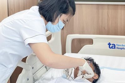 Tưởng chỉ là dấu hiệu dậy thì, thiếu niên 15 tuổi phải phẫu thuật vì mắc cùng lúc 2 bệnh tuyến giáp