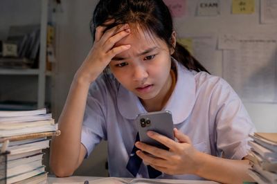 Vì sao học sinh dễ căng thẳng hơn trong thời đại số?