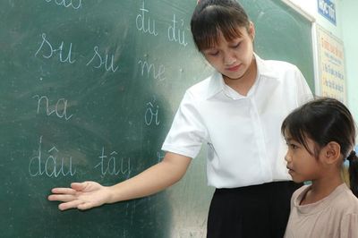 Học trò Raglai ở Khánh Hòa hào hứng với lớp học hè miễn phí