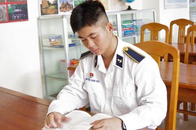 Cậu bé mồ côi và hành trình trở thành học viên Học viện Hải quân