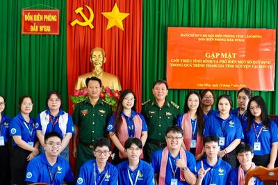 Sinh viên ĐHQG-HCM khoác 'Quân trang Xanh': Thắm tình quân dân nơi tuyến đầu