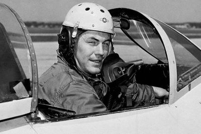 Tinh hoa phi công thử nghiệm (2): Chuck Yeager – Người đàn ông bay xuyên 'bức tường âm thanh' với hai chiếc xương sườn gãy